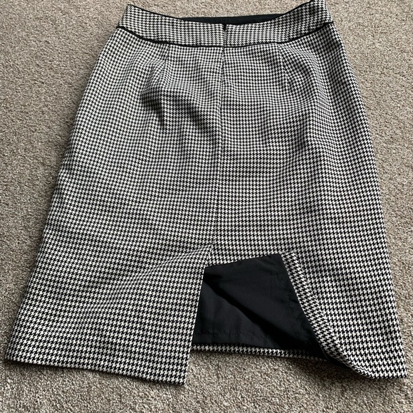 Banana Republic pencil skirt - Picture 2 of 3